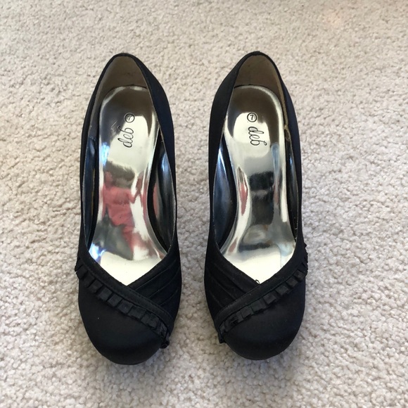 Black Satin Heels. Size 7. Adorable Details. - Picture 1 of 4
